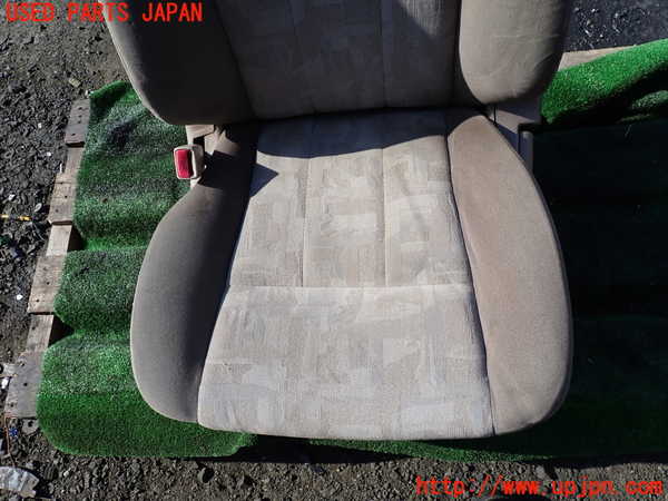 1UPJ-9234857065]ランクル100系(HDJ101K)助手席シート 中古_3