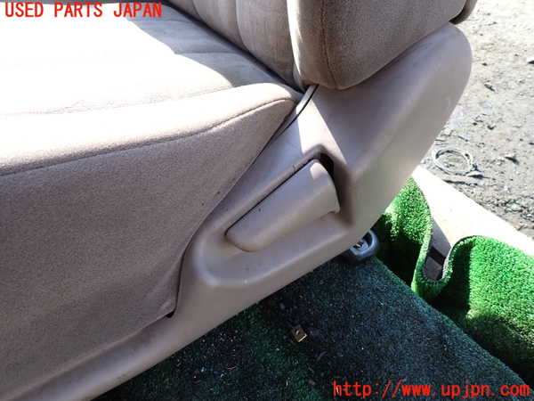 1UPJ-9234857065]ランクル100系(HDJ101K)助手席シート 中古_4