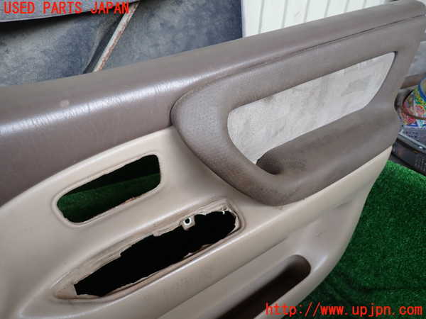 1UPJ-9234851234]ランクル100系(HDJ101K)右前ドア内張り 中古_2