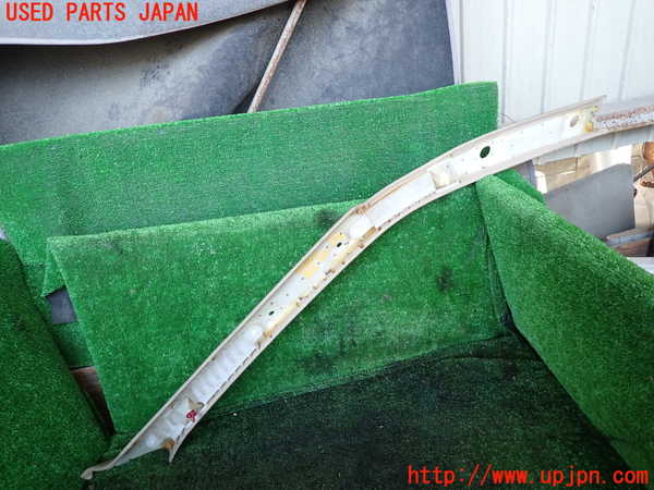 1UPJ-9234857660]ランクル100系(HDJ101K)左フロントピラートリム 中古_3