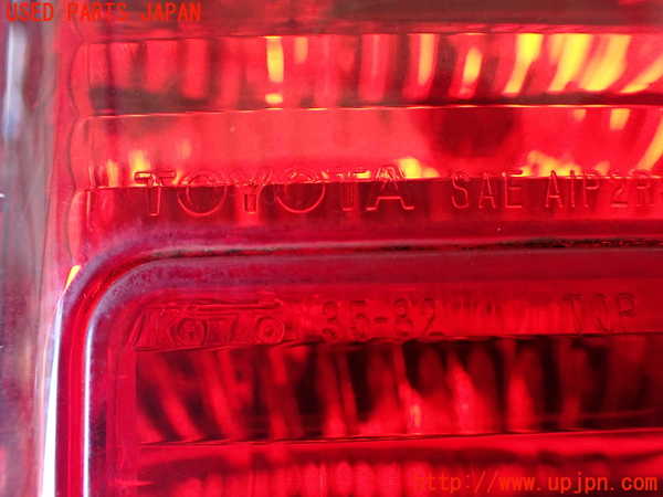 1UPJ-9234861530]ハイラックスサーフ(RZN185W)右テールランプ 中古_3