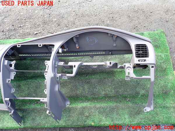 1UPJ-9234867505]ハイラックスサーフ(RZN185W)ダッシュボード 中古_2