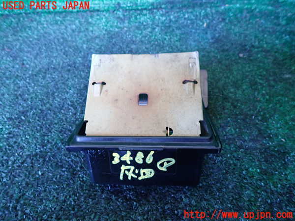 1UPJ-9234867821]ハイラックスサーフ(RZN185W)灰皿1 中古_3