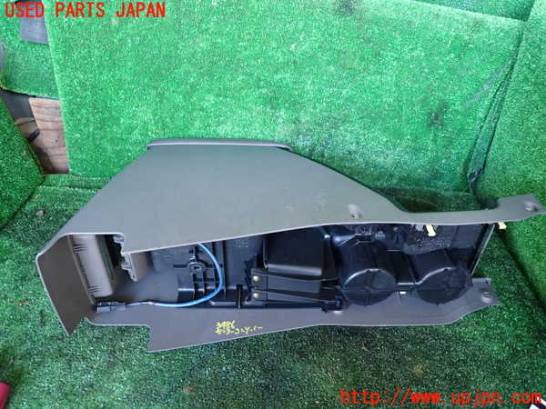 1UPJ-9234867540]ハイラックスサーフ(RZN185W)センターコンソール 中古_5