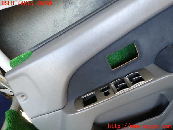 1UPJ-9234861234]ハイラックスサーフ(RZN185W)右前ドア内張り 中古_2