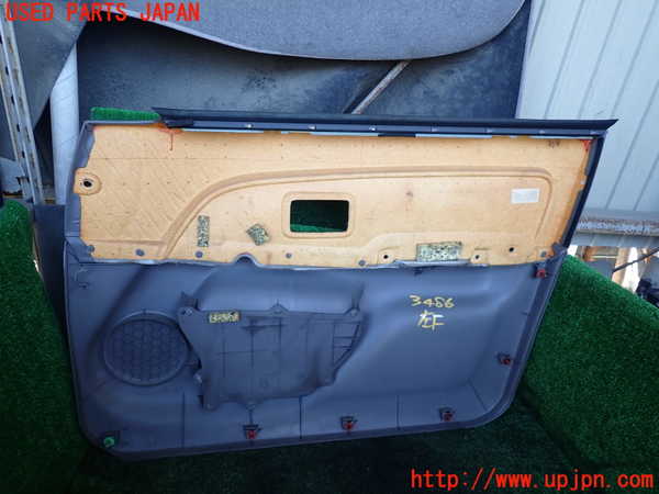1UPJ-9234861264]ハイラックスサーフ(RZN185W)左前ドア内張り 中古_4