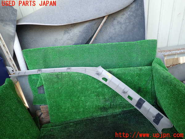 1UPJ-9234867655]ハイラックスサーフ(RZN185W)右フロントピラートリム 中古_3