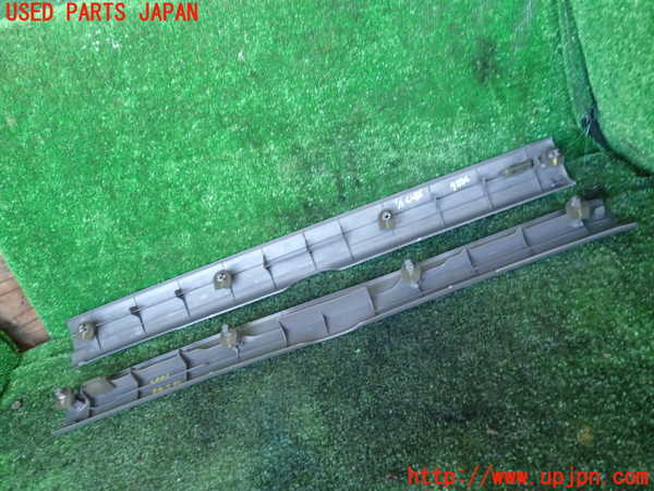 1UPJ-9234867740]ハイラックスサーフ(RZN185W)スカッフプレート 中古_2