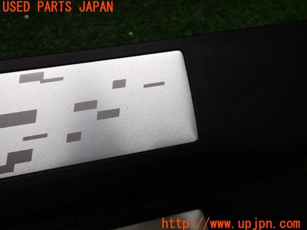 3UPJ=9234870616]ルノー メガーヌ ルノースポール 273トロフィー2(DZF4R1)純正 スカッフプレート 中古_4