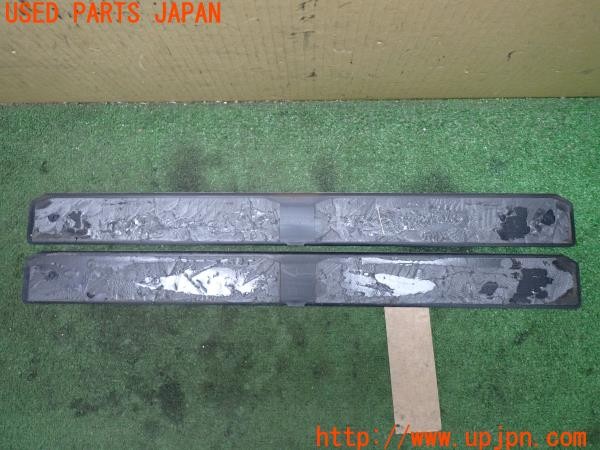 3UPJ=9234870616]ルノー メガーヌ ルノースポール 273トロフィー2(DZF4R1)純正 スカッフプレート 中古_5