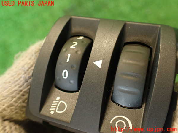 2UPJ-9234876306]ルノー・メガーヌ R.S.(ルノー・スポール)(DZF4R1)スイッチ1 (レベライザー) 中古_2