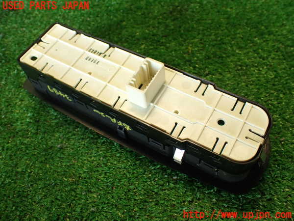 2UPJ-9234876240]ルノー・メガーヌ R.S.(ルノー・スポール)(DZF4R1)右前パワーウィンドウスイッチ 中古_4