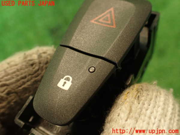 2UPJ-9234876290]ルノー・メガーヌ R.S.(ルノー・スポール)(DZF4R1)ハザードスイッチ 中古_2