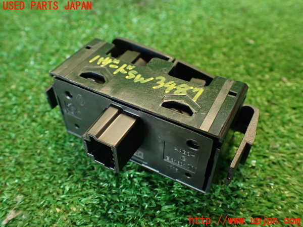 2UPJ-9234876290]ルノー・メガーヌ R.S.(ルノー・スポール)(DZF4R1)ハザードスイッチ 中古_3