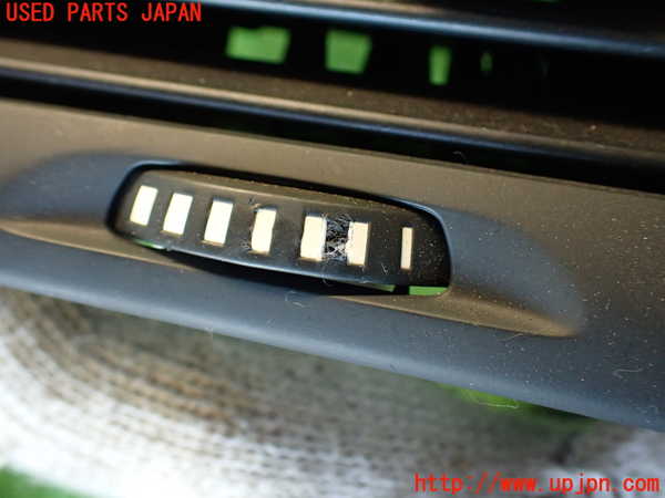 2UPJ-9234877527]ルノー・メガーヌ R.S.(ルノー・スポール)(DZF4R1)エアコン吹き出し口2 (右) 中古_4