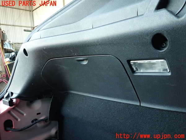 2UPJ-9234877680]ルノー・メガーヌ R.S.(ルノー・スポール)(DZF4R1)左リアピラートリム 中古_4