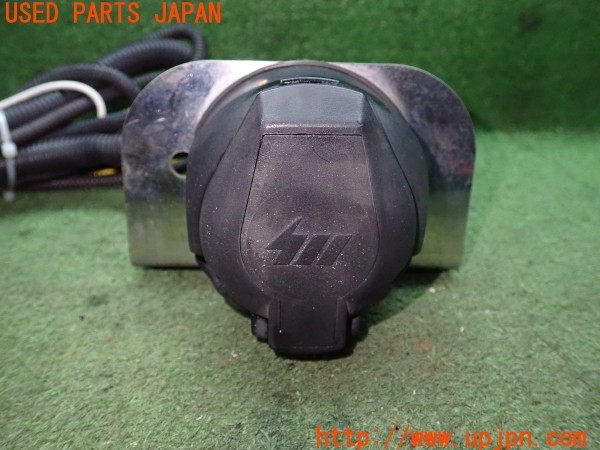 3UPJ=9234890579]ハイラックスサーフ(KZN130W)社外 ヒッチメンバーコンセント ヒッチメンバースリーブコンセント 電源プラグ 13PIN 中古_3