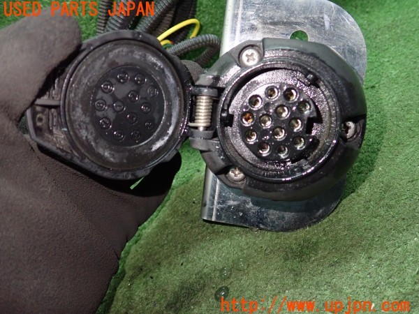 3UPJ=9234890579]ハイラックスサーフ(KZN130W)社外 ヒッチメンバーコンセント ヒッチメンバースリーブコンセント 電源プラグ 13PIN 中古_4