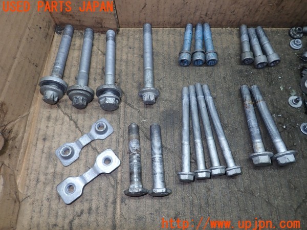 3UPJ=9234900720]ベンツ C180 ステーションワゴン(205240C S205)ネジ・ナット・ステー類 セット ジャンク_2