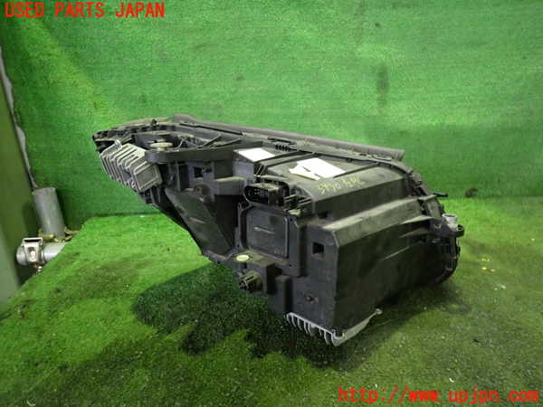 2UPJ-9234901132]ベンツ C180 ステーションワゴン(205240C)(205)左ヘッドライト LED 中古_3