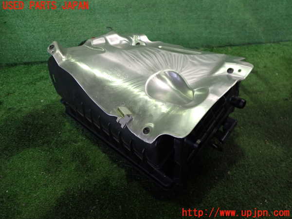 2UPJ-9234902560]ベンツ C180 ステーションワゴン(205240C)(205)エアクリーナーボックス 中古_2