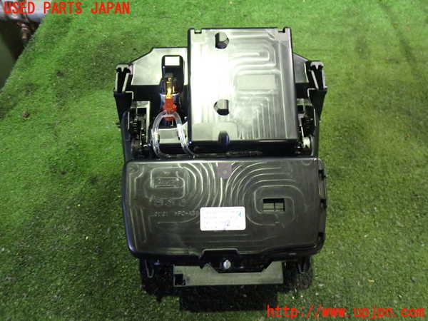 2UPJ-9234907810]ベンツ C180 ステーションワゴン(205240C)(205)ドリンクホルダー 中古_3