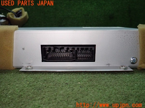 3UPJ=9234910511]ジープ グランドチェロキー ラレード(WK36)純正 アンプ 中古_3