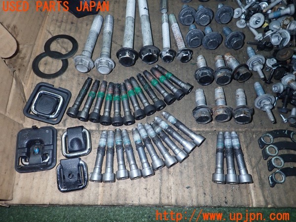 3UPJ=9234910720]ジープ グランドチェロキー ラレード(WK36)ネジ・ナット・ステー類 セット ジャンク_3