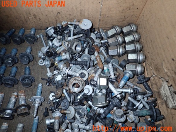 3UPJ=9234910720]ジープ グランドチェロキー ラレード(WK36)ネジ・ナット・ステー類 セット ジャンク_4