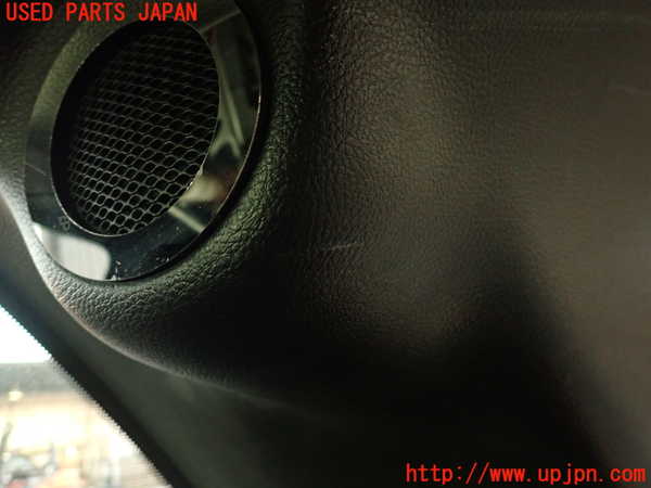 2UPJ-9234917675]ジープ・グランドチェロキー(WK36)右リアピラートリム 中古_4