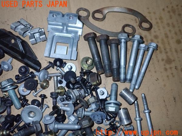 3UPJ=9234930720]BMW Z4 ロードスター(BT30 E85)前期 ネジ・ナット・ステー類 ジャンク_3