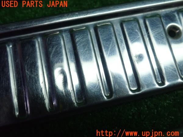 3UPJ=9234950014]セドリック ワゴン GL(WY30)純正 リアゲート スカッフプレート メッキ 中古_3