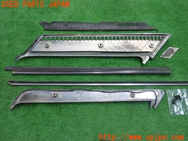 3UPJ=9234950015]セドリック ワゴン GL(WY30)純正 右クォーターガラスモール パネル 中古_2