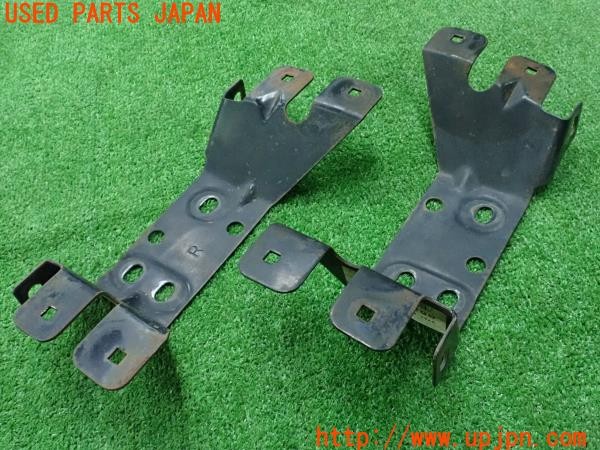 3UPJ=9234950717]セドリック ワゴン GL(WY30)純正 85212-V6000  85213-V6000 リアバンパー取付ステー 左右 中古_2