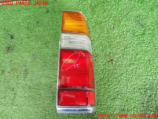 2UPJ-9234951530]セドリック ワゴン(WY30)右テールランプ 中古_1