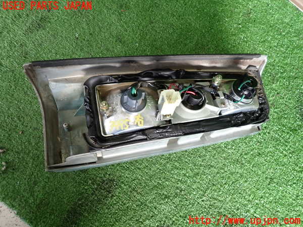 2UPJ-9234951530]セドリック ワゴン(WY30)右テールランプ 中古_3