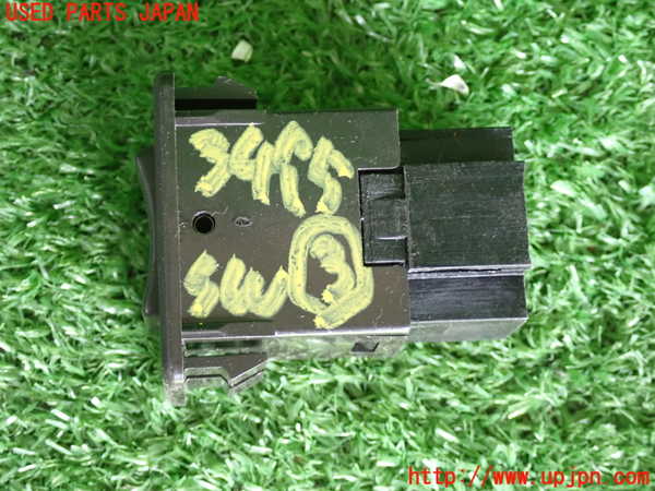 2UPJ-9234956308]セドリック ワゴン(WY30)スイッチ3 (SIDE WINDOW) 中古_2