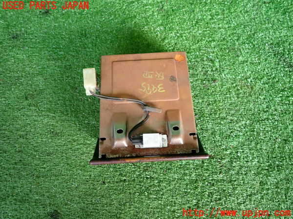 2UPJ-9234957821]セドリック ワゴン(WY30)灰皿1 中古_2