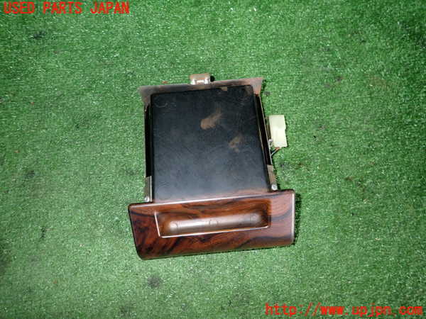 2UPJ-9234957821]セドリック ワゴン(WY30)灰皿1 中古_3