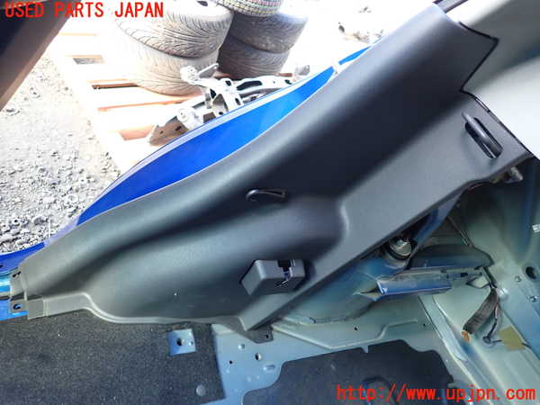 1UPJ-9235007675]スイフト(ZC71S)右リアピラートリム 中古_3