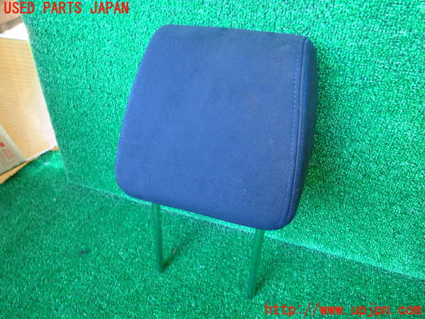 1UPJ-9235007070]スイフト(ZC71S)助手席ヘッドレスト 中古_2