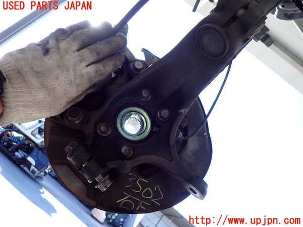 2UPJ-9235024290]エクストレイル(T32)右フロントナックルハブ 中古_2