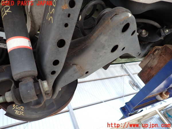 2UPJ-9235024305]エクストレイル(T32)左リアナックルハブ 中古_2