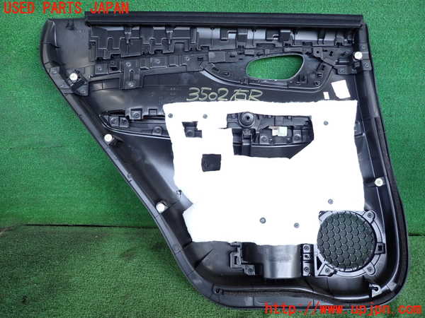 2UPJ-9235021294]エクストレイル(T32)右後ドア内張り 中古_4