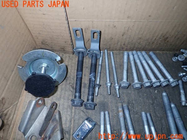 3UPJ=9235030720]ジャガー XE ピュア(JA2NA X760)ネジ・ナット・ステー類 セット ジャンク_2