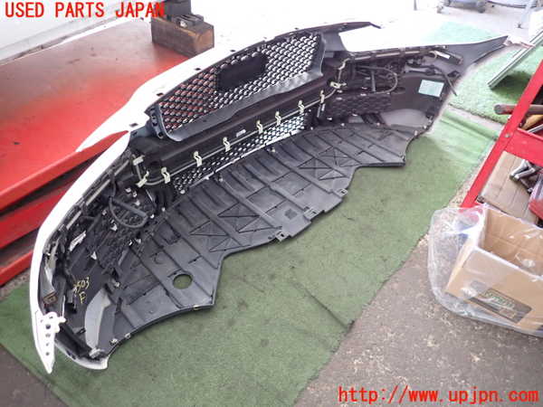 2UPJ-9235031010]ジャガー・XE(JA2NA)フロントバンパー 中古_5