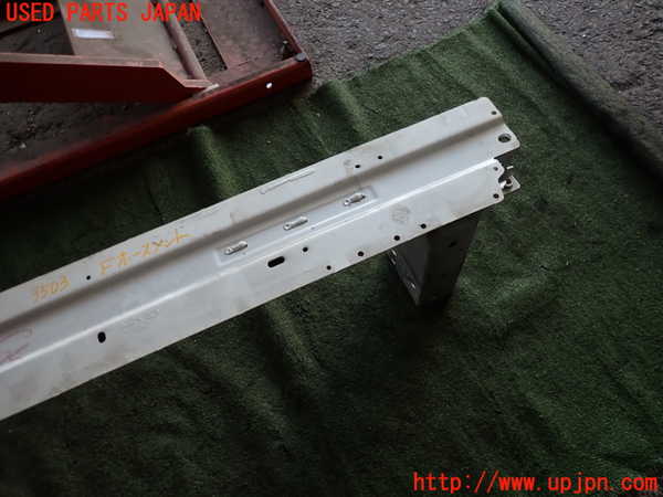 2UPJ-9235031014]ジャガー・XE(JA2NA)フロントバンパーホースメント 中古_3