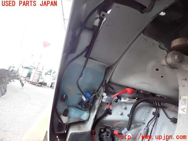 2UPJ-9235036791]ジャガー・XE(JA2NA)ウォッシャータンク1 中古_2