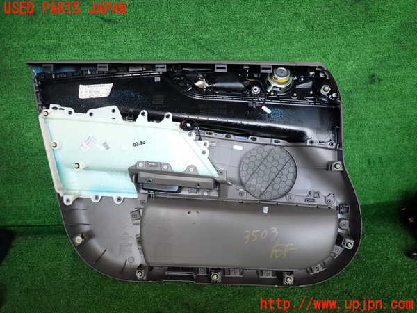 2UPJ-9235031234]ジャガー・XE(JA2NA)右前ドア内張り 中古_3