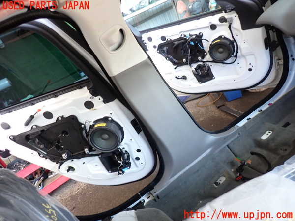 2UPJ-9235037670]ジャガー・XE(JA2NA)左センターピラートリム 中古_3